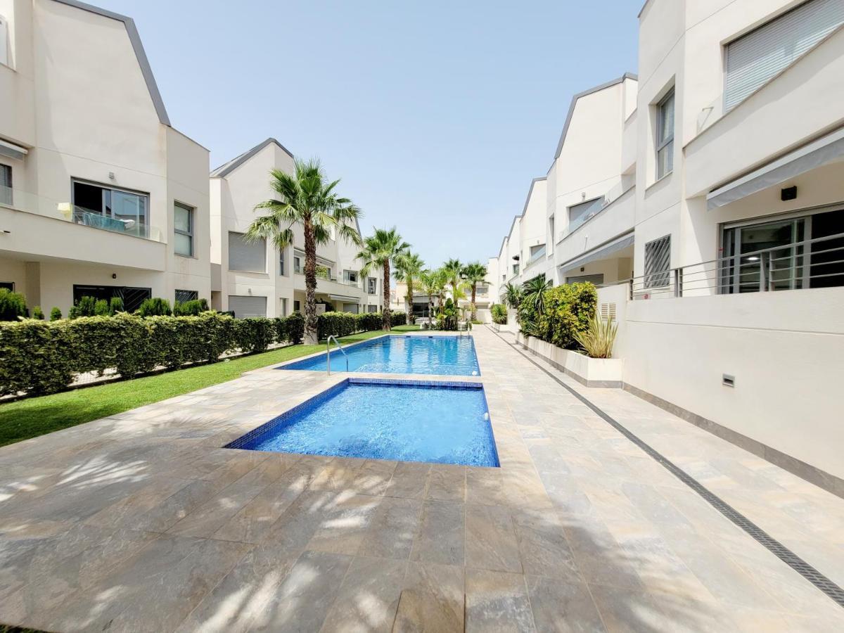 Villa Amalia 25 Torrevieja Exterior photo